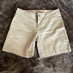 Tan north face size 6 outdoor shorts